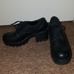 Black heel shoes